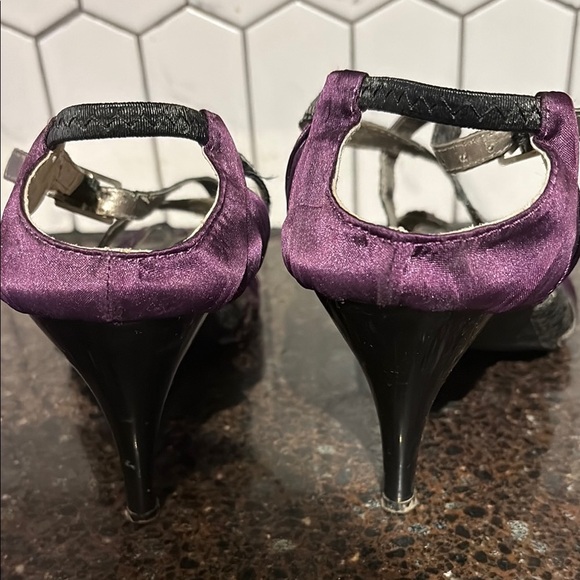 Jessica Elegant Purple and Black Women's Heels, size 7 - Picture 6 of 10